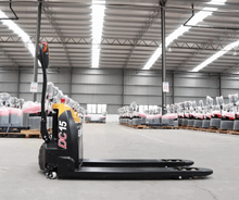 Load image into Gallery viewer, Electric Pallet Jack 1.5ton 3300lb Battery Powered